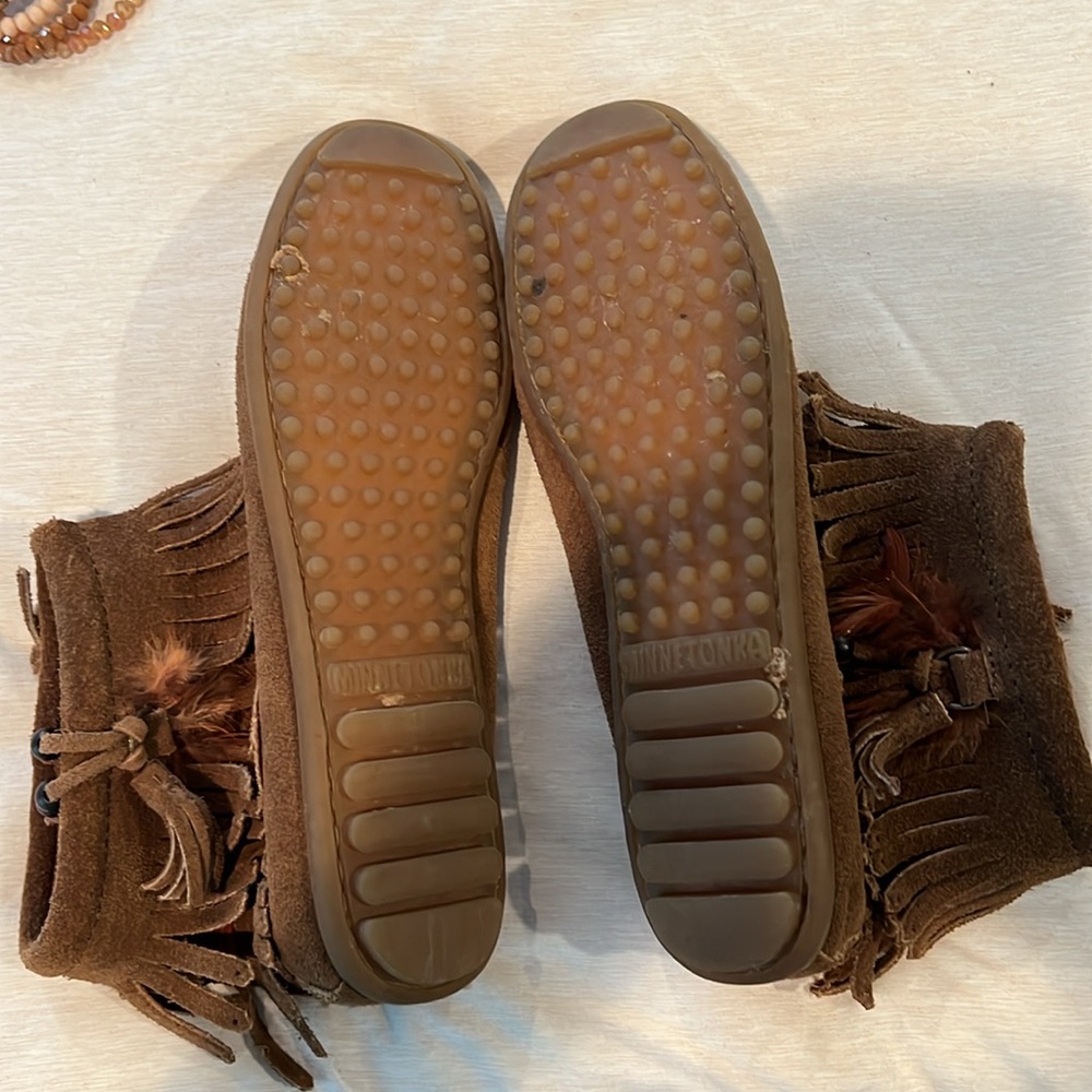 Minnetonka brown suede ankle boots - Picture 2 of 4